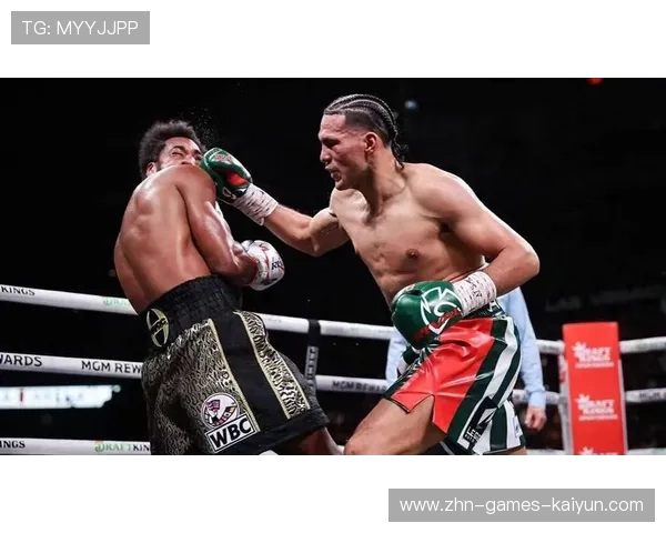 本纳维德兹参与重量训练，身体线条变化明显